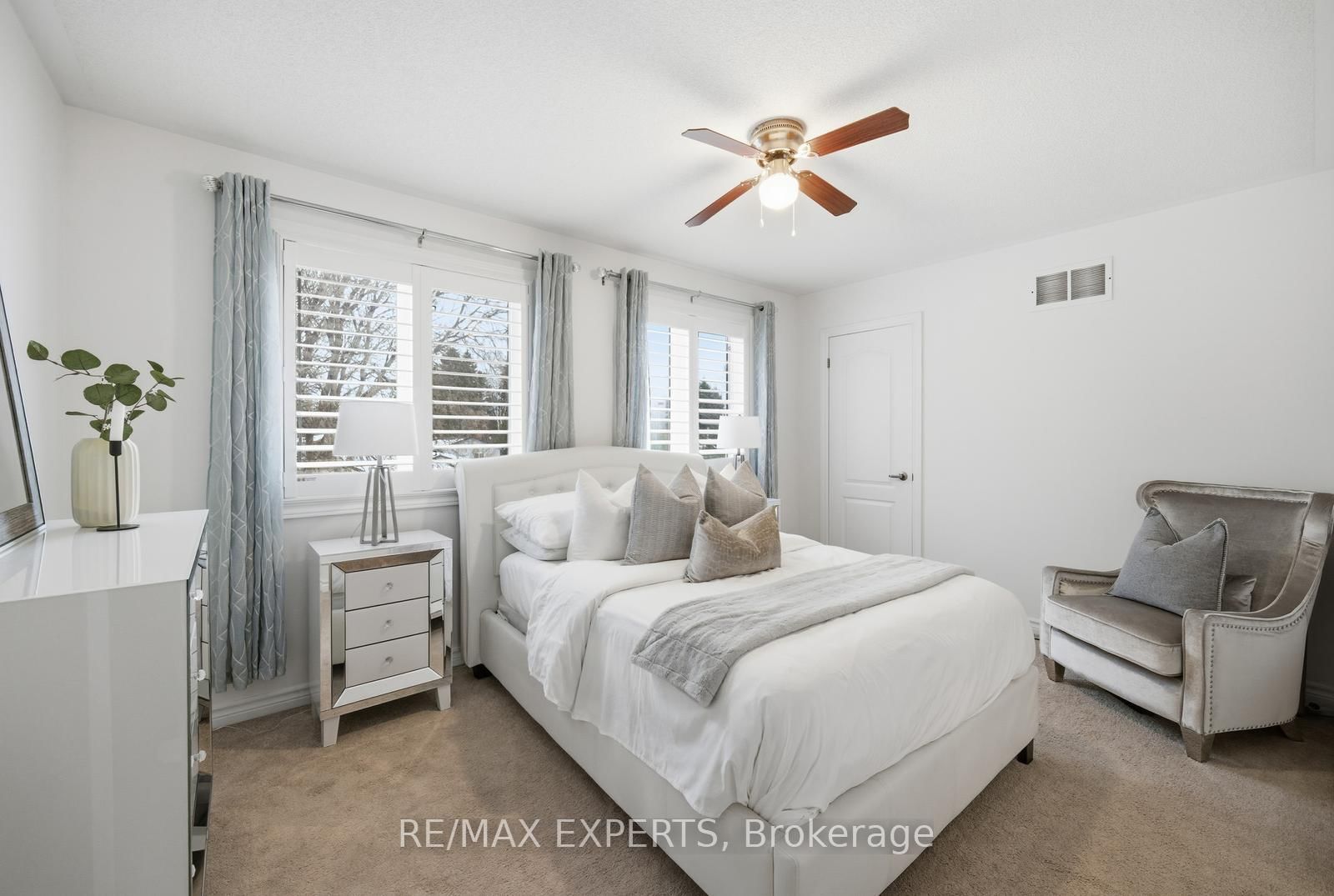 Detached House for sale at 11 Collier Crescent, Essa, Ontario, L3W 0M7 - Angus - MLS: N13011356