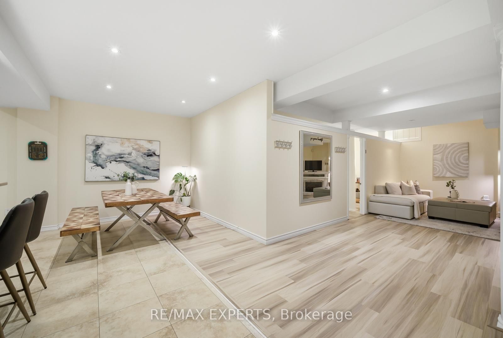 Detached House for sale at 11 Collier Crescent, Essa, Ontario, L3W 0M7 - Angus - MLS: N13011356