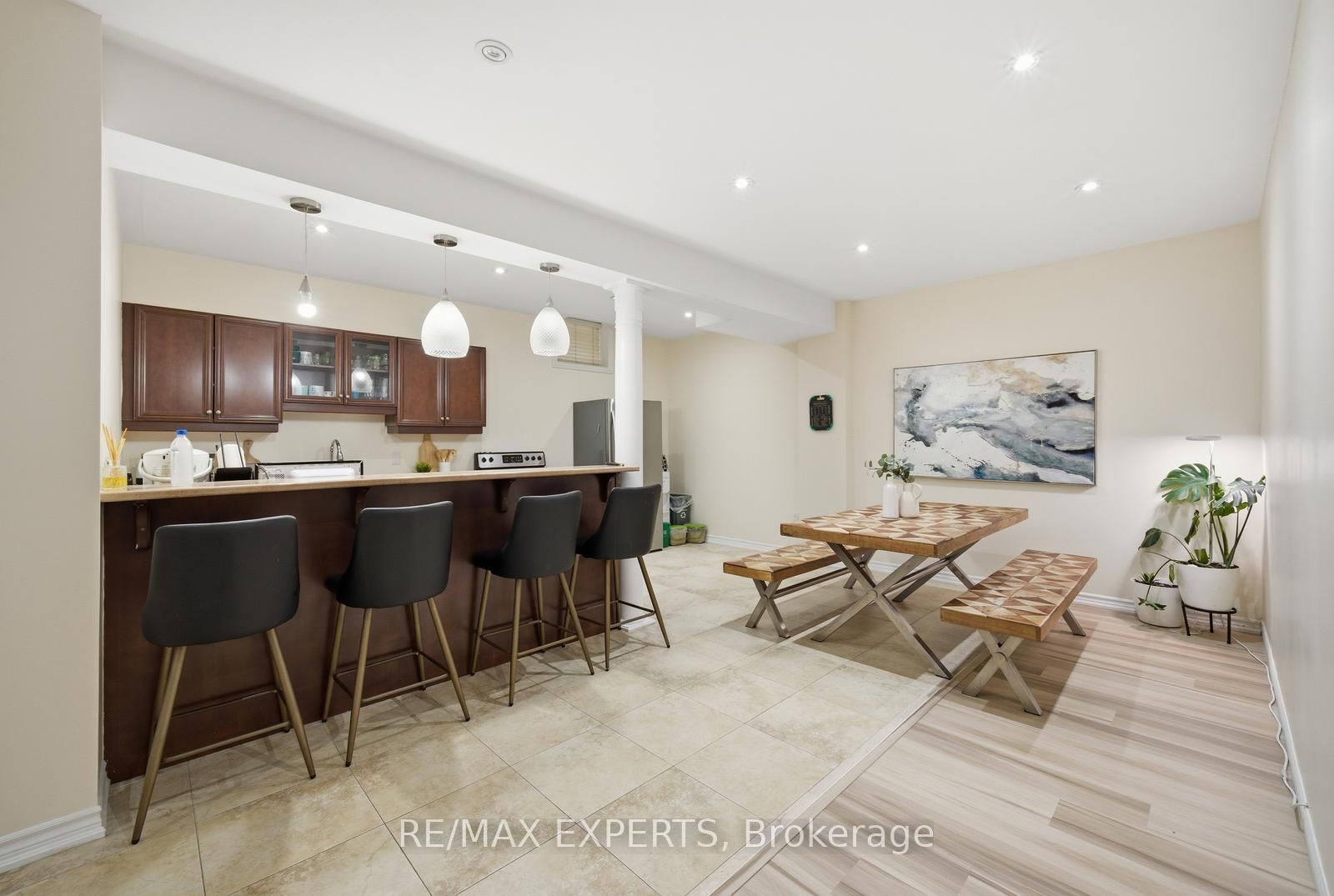 Detached House for sale at 11 Collier Crescent, Essa, Ontario, L3W 0M7 - Angus - MLS: N13011356