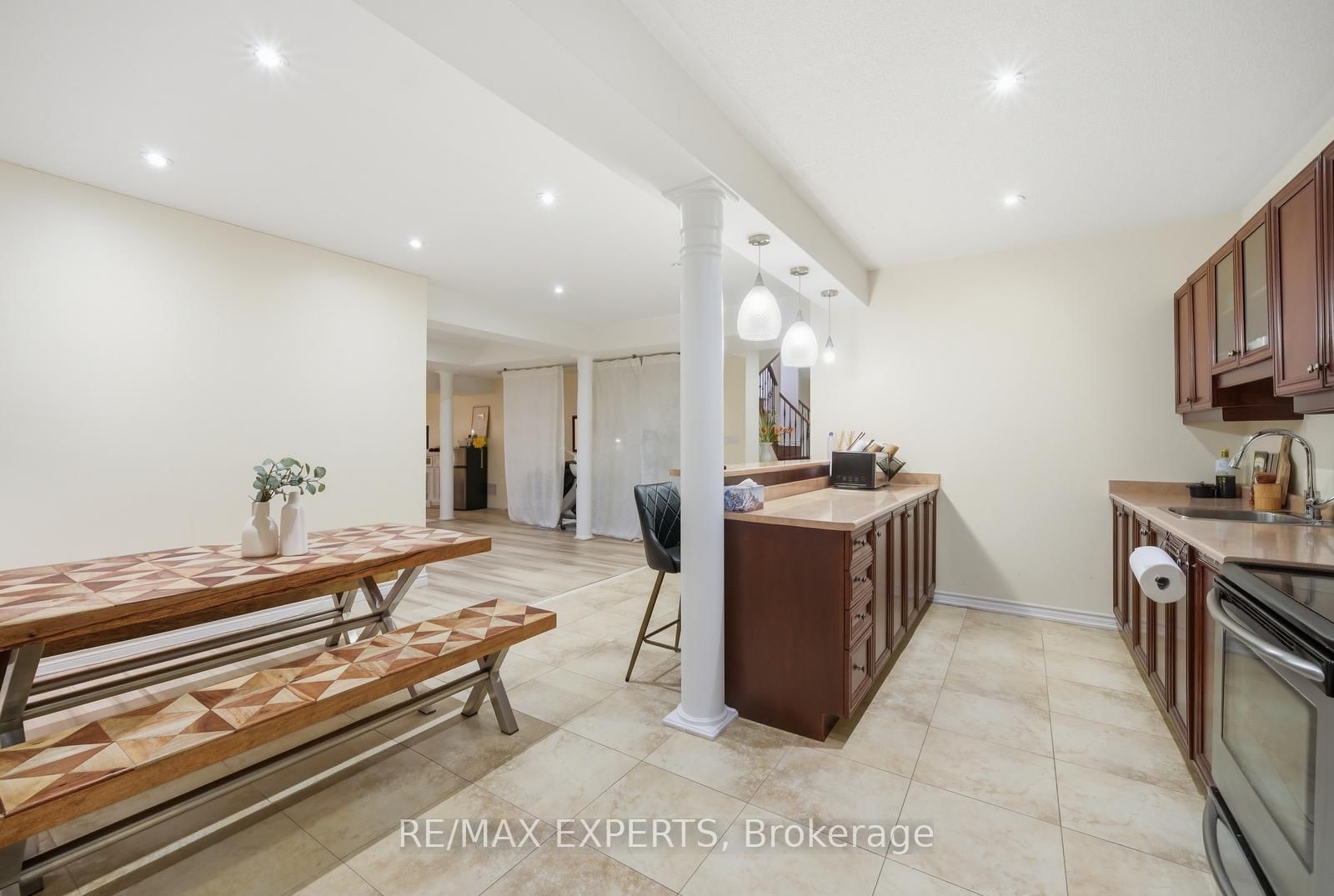 Detached House for sale at 11 Collier Crescent, Essa, Ontario, L3W 0M7 - Angus - MLS: N13011356