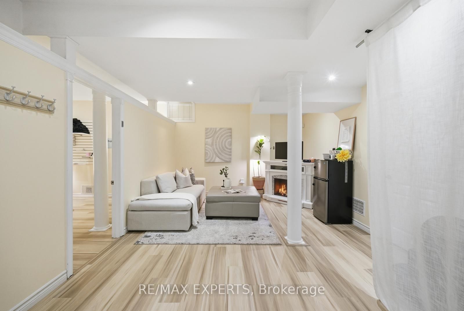 Detached House for sale at 11 Collier Crescent, Essa, Ontario, L3W 0M7 - Angus - MLS: N13011356