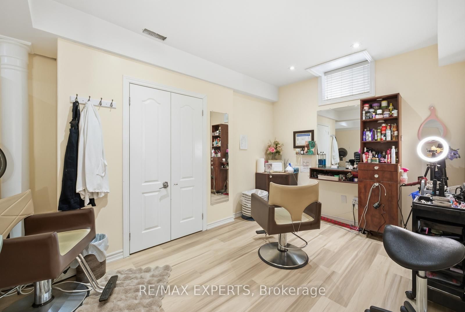 Detached House for sale at 11 Collier Crescent, Essa, Ontario, L3W 0M7 - Angus - MLS: N13011356