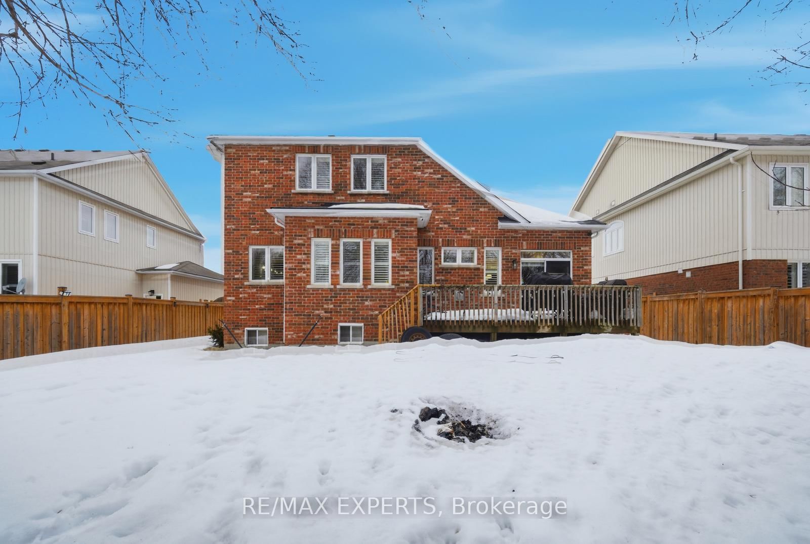 Detached House for sale at 11 Collier Crescent, Essa, Ontario, L3W 0M7 - Angus - MLS: N13011356