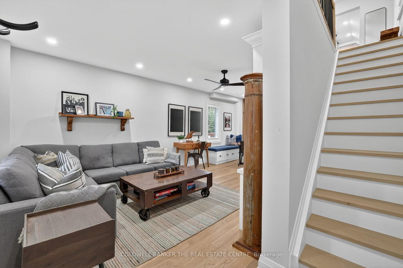 404 Botsford St, Newmarket, L3Y 1S8 | Image 2