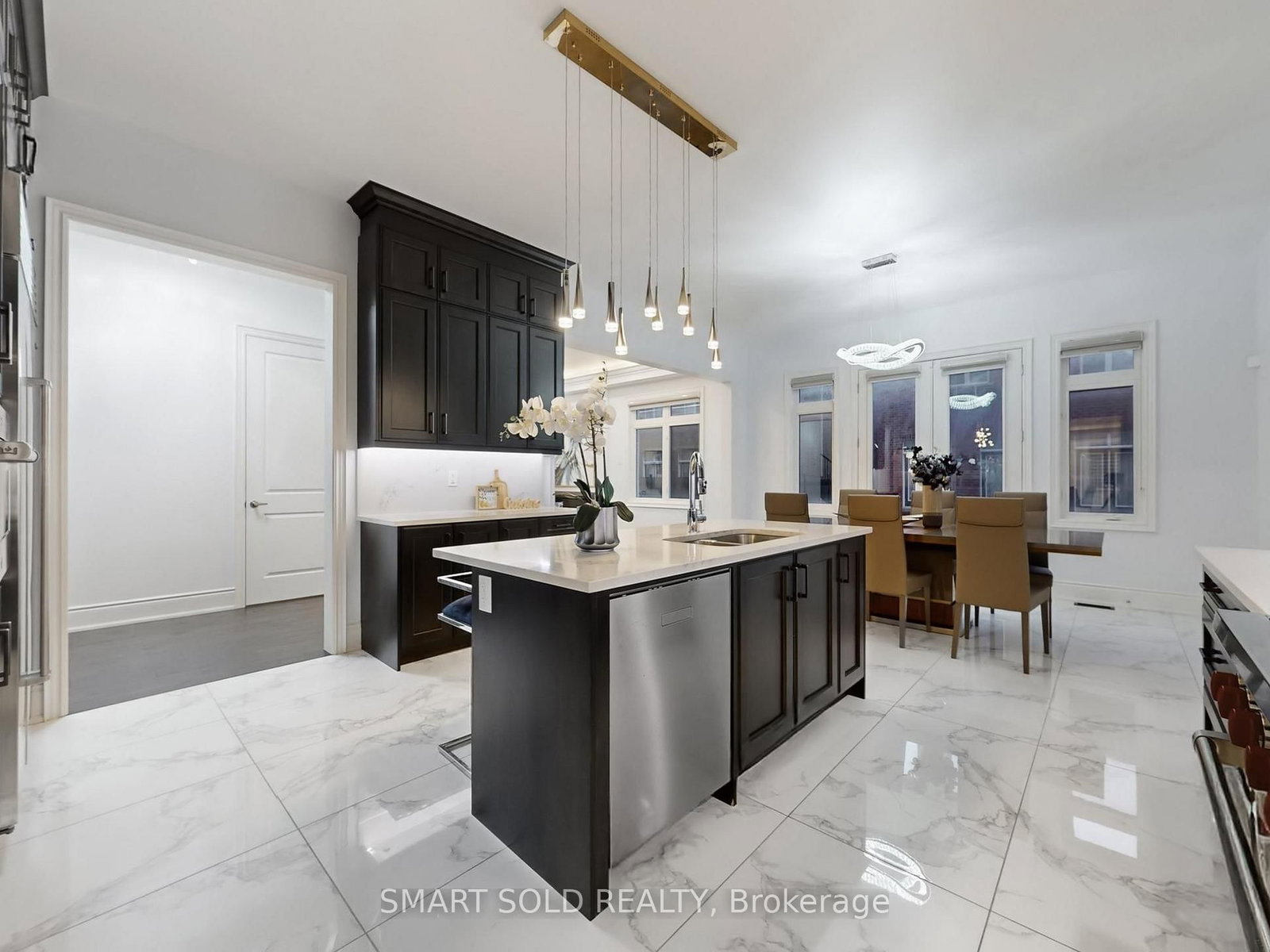 Detached House for sale at 209 Hillsview Drive, Richmond Hill, Ontario, L4C 4L8 - Observatory - MLS: N13011388