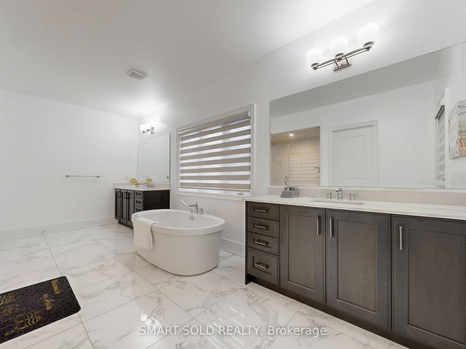 Detached House for sale at 209 Hillsview Drive, Richmond Hill, Ontario, L4C 4L8 - Observatory - MLS: N13011388