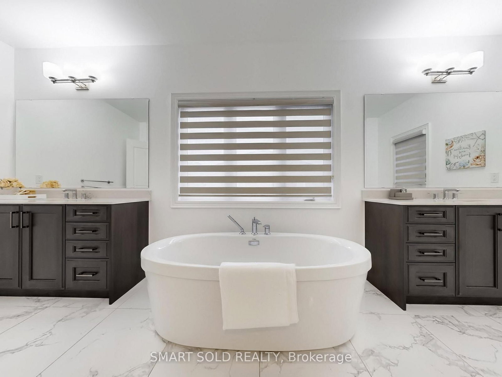 Detached House for sale at 209 Hillsview Drive, Richmond Hill, Ontario, L4C 4L8 - Observatory - MLS: N13011388