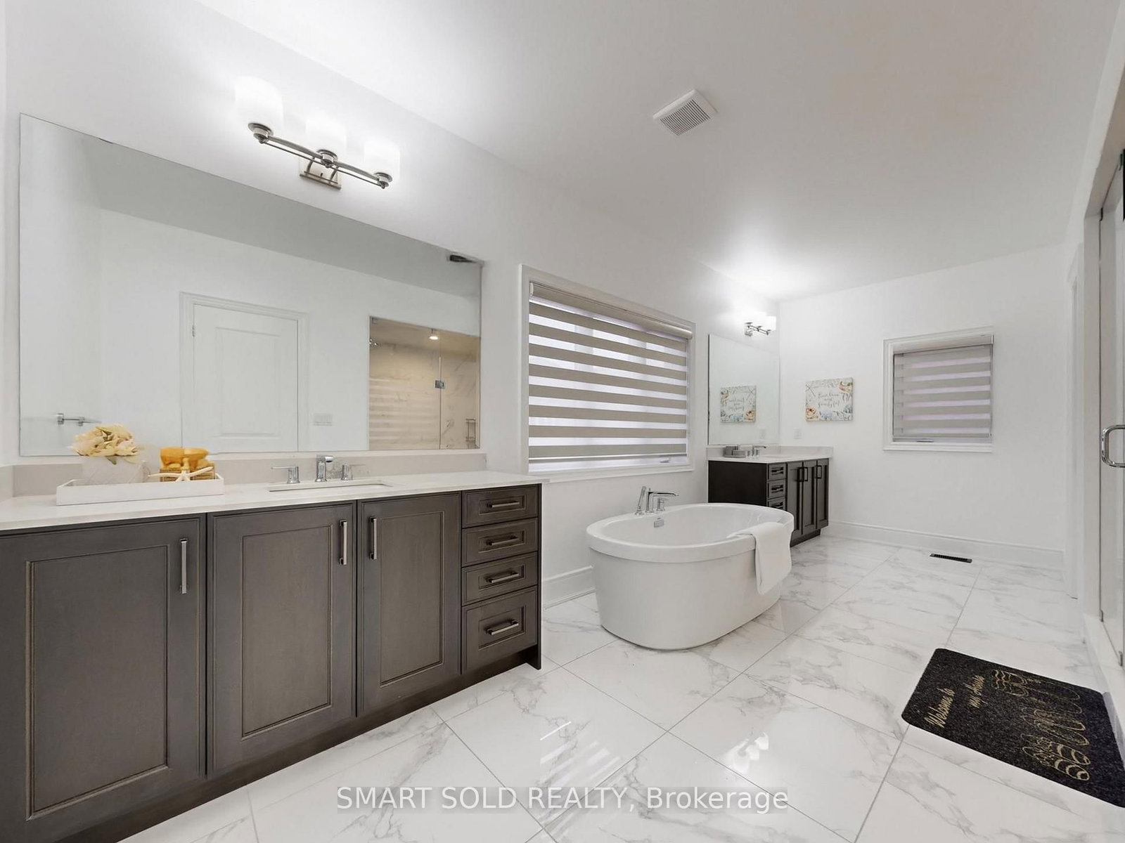 Detached House for sale at 209 Hillsview Drive, Richmond Hill, Ontario, L4C 4L8 - Observatory - MLS: N13011388