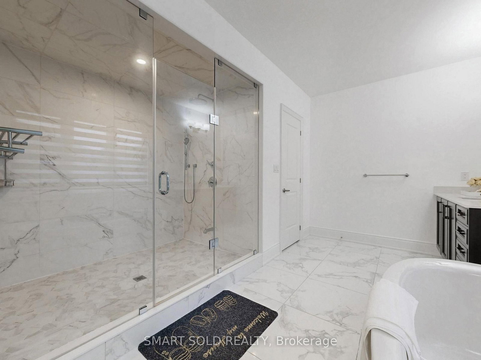 Detached House for sale at 209 Hillsview Drive, Richmond Hill, Ontario, L4C 4L8 - Observatory - MLS: N13011388