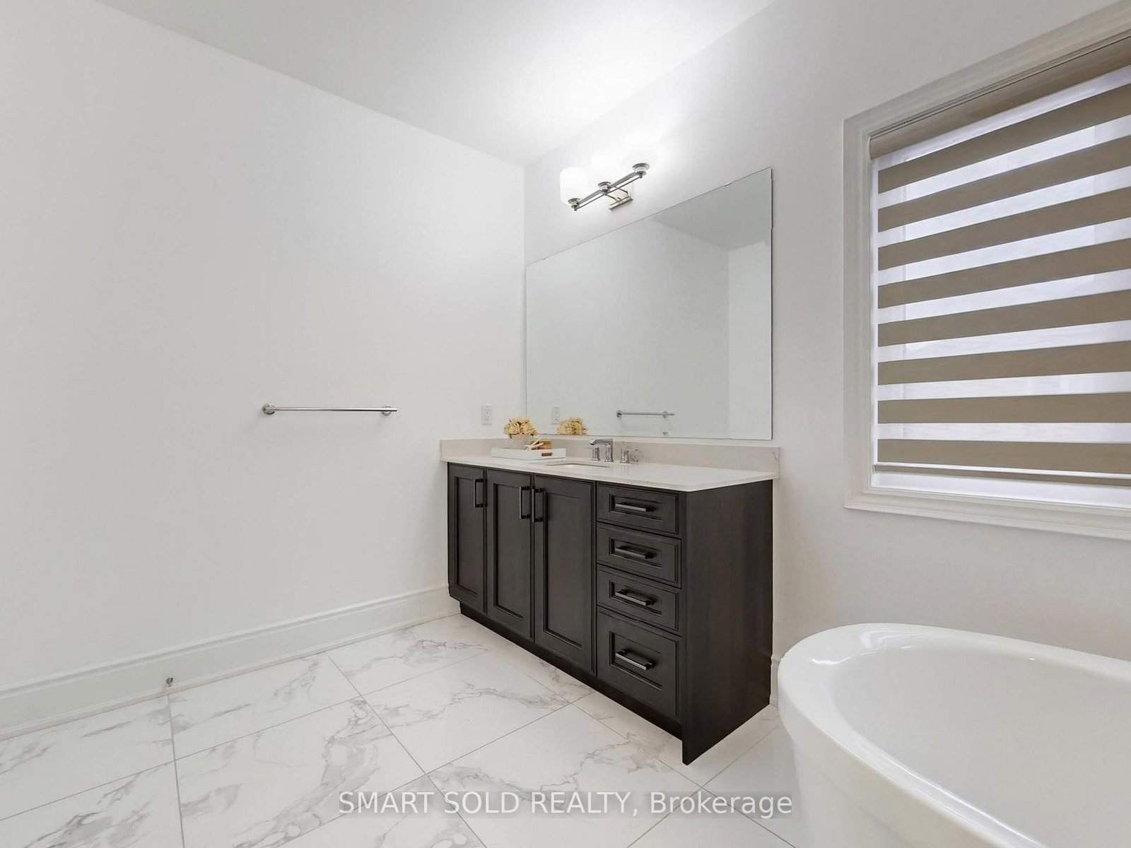 Detached House for sale at 209 Hillsview Drive, Richmond Hill, Ontario, L4C 4L8 - Observatory - MLS: N13011388