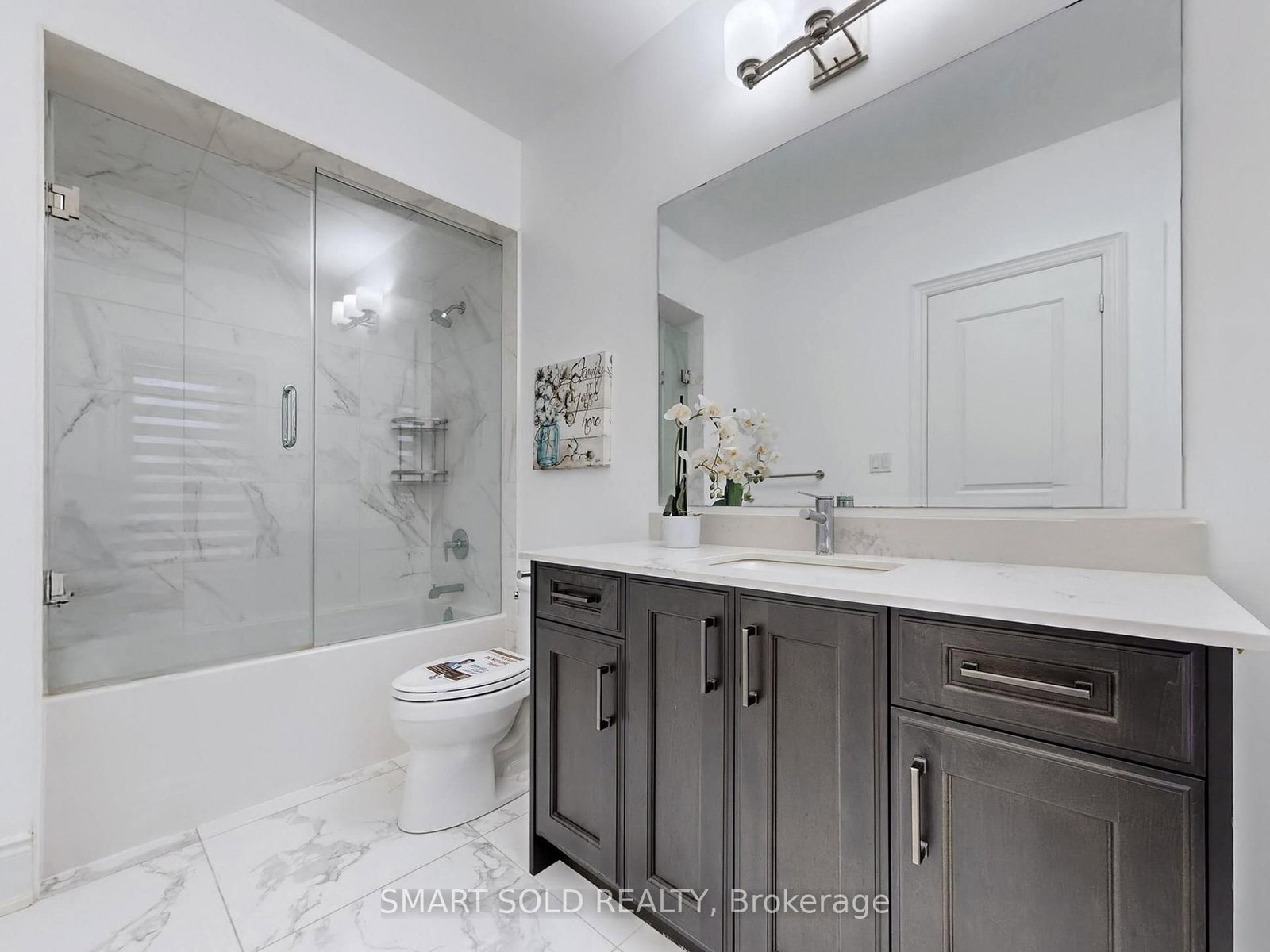 Detached House for sale at 209 Hillsview Drive, Richmond Hill, Ontario, L4C 4L8 - Observatory - MLS: N13011388