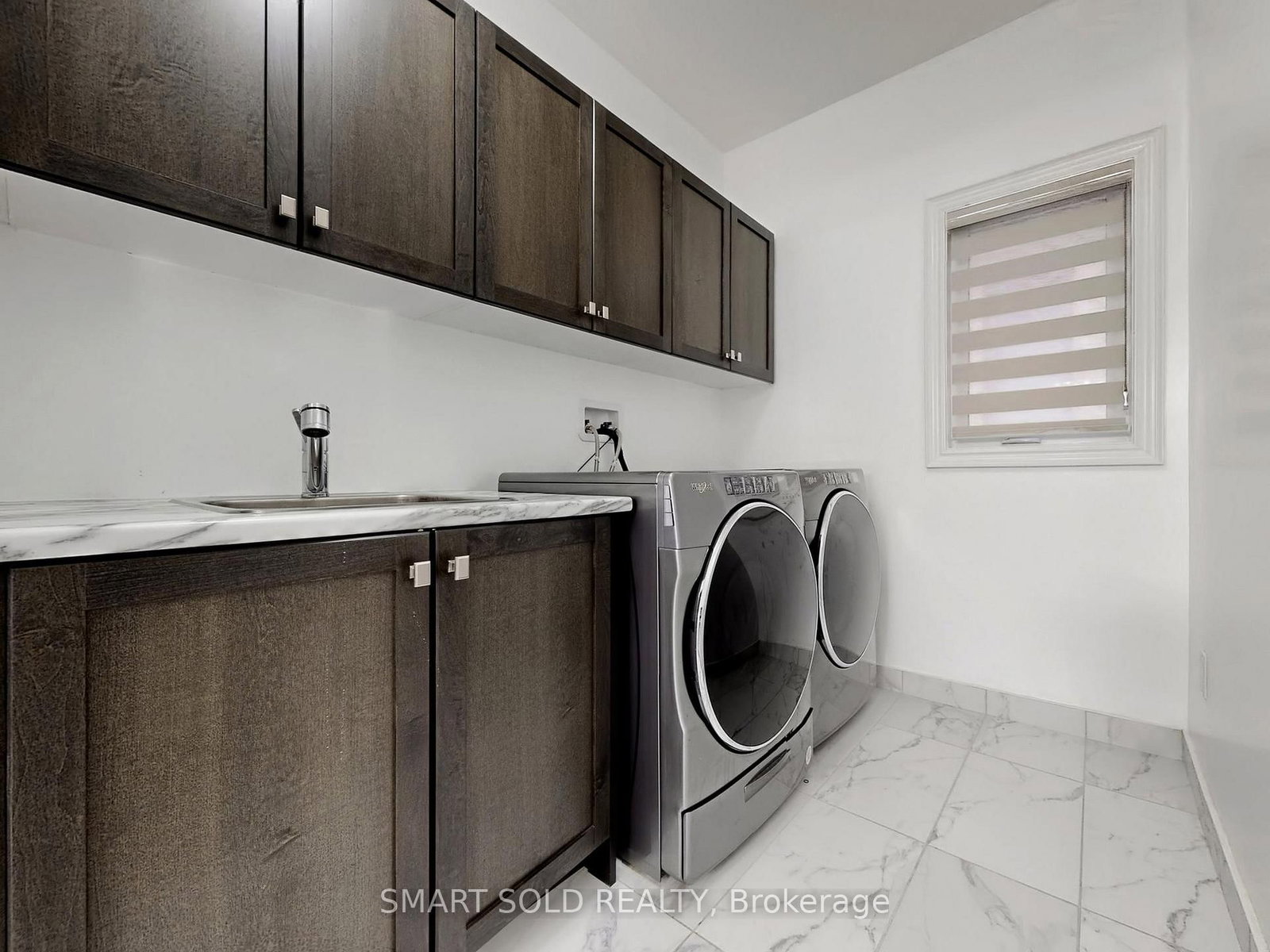 Detached House for sale at 209 Hillsview Drive, Richmond Hill, Ontario, L4C 4L8 - Observatory - MLS: N13011388