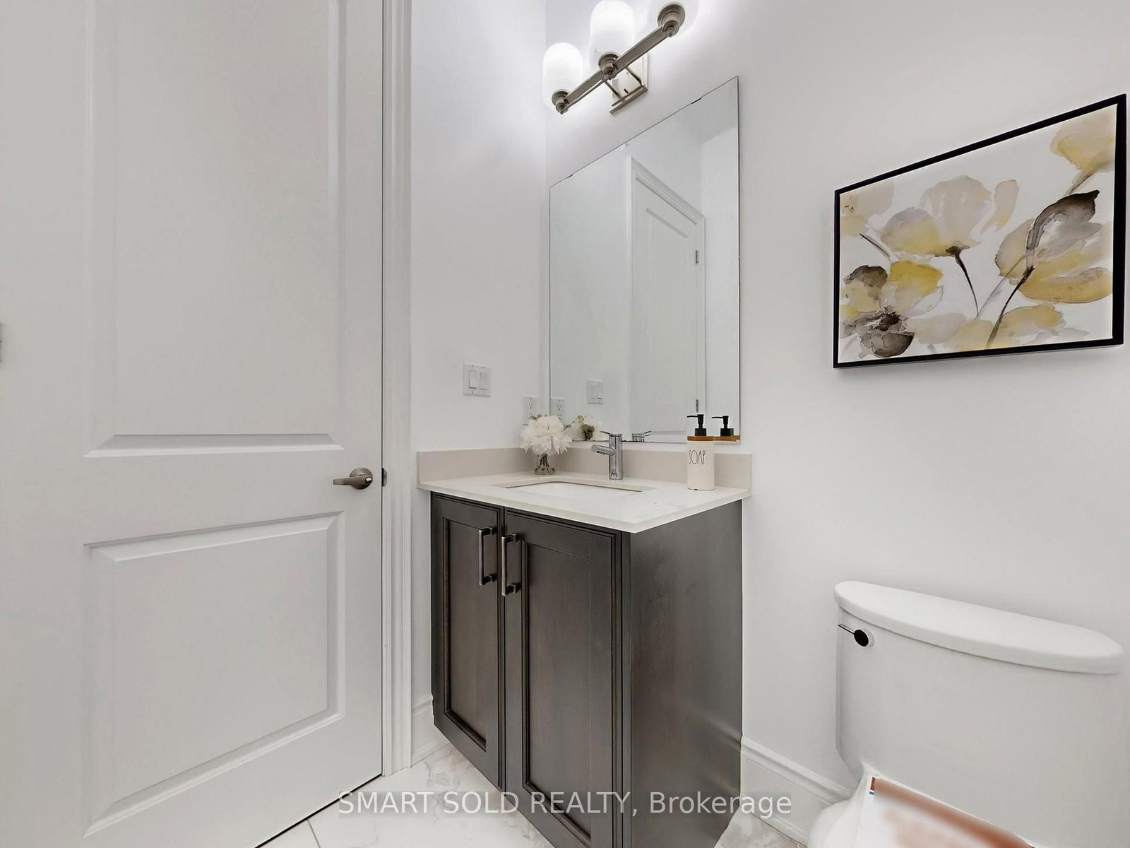 Detached House for sale at 209 Hillsview Drive, Richmond Hill, Ontario, L4C 4L8 - Observatory - MLS: N13011388