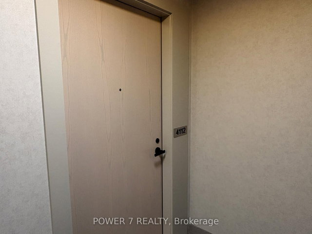 4112 - 8 Interchange Way