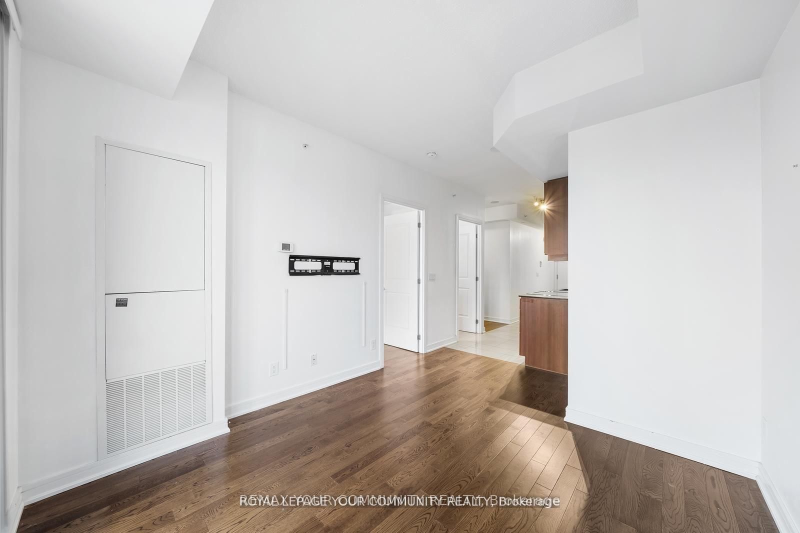 9201 YONGE Street, Unit 1613 - Photo 10