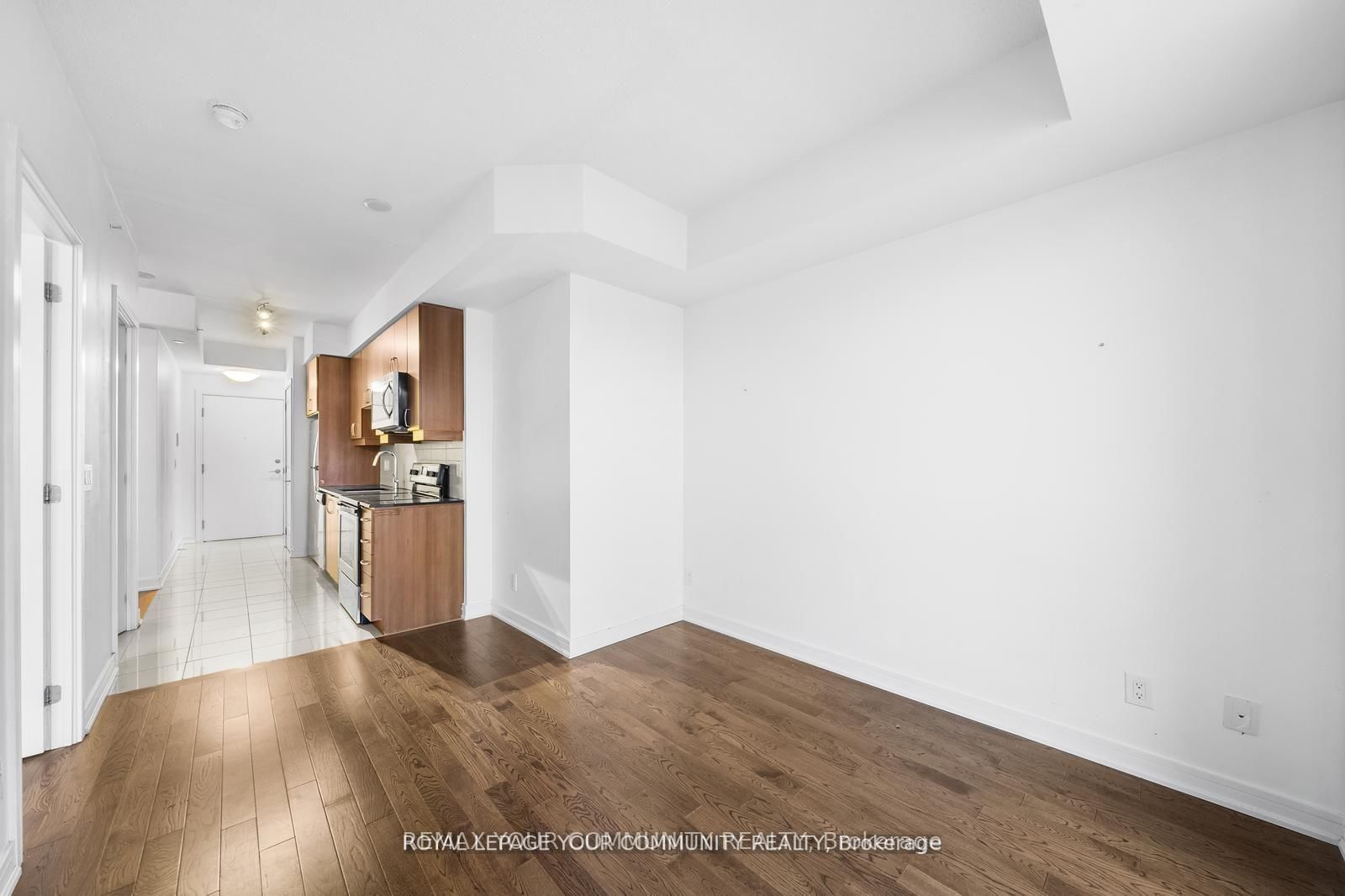 9201 YONGE Street, Unit 1613 - Photo 11