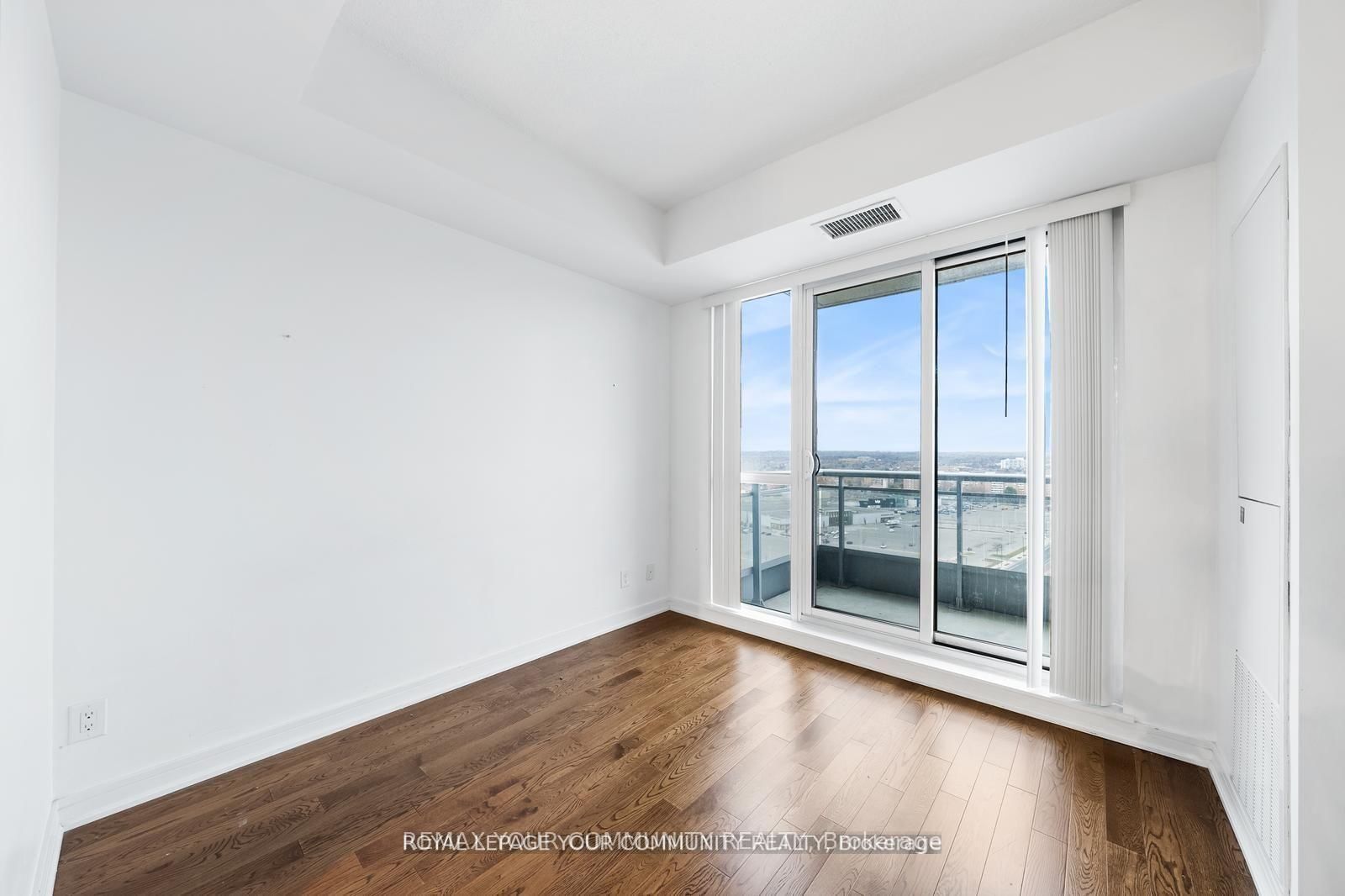 9201 YONGE Street, Unit 1613 - Photo 12