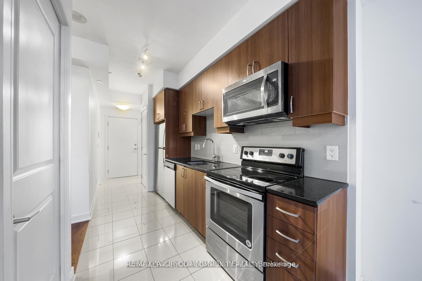 9201 YONGE Street, Unit 1613 - Photo 15