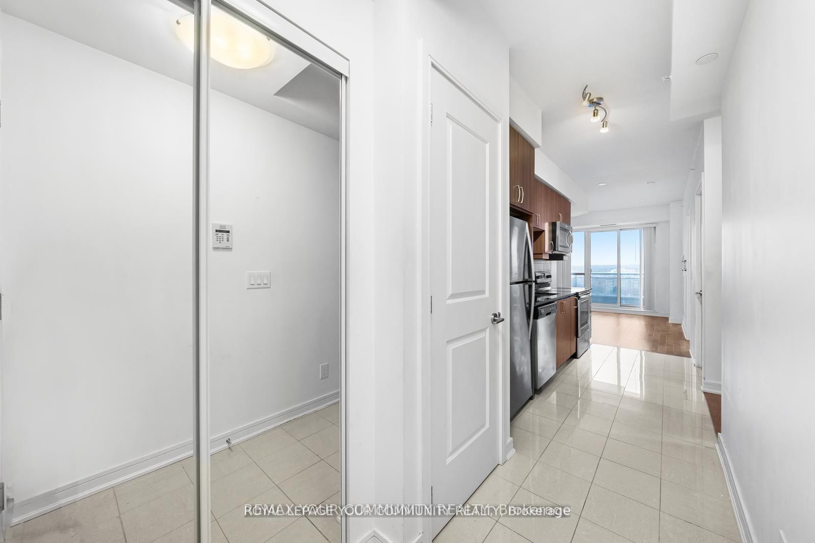 9201 YONGE Street, Unit 1613 - Photo 8