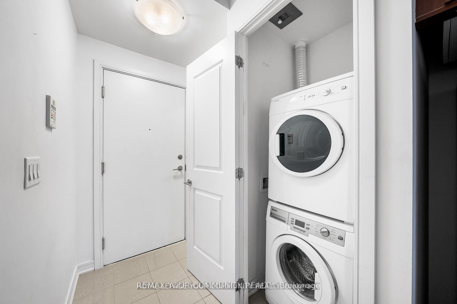 9201 YONGE Street, Unit 1613 - Photo 9