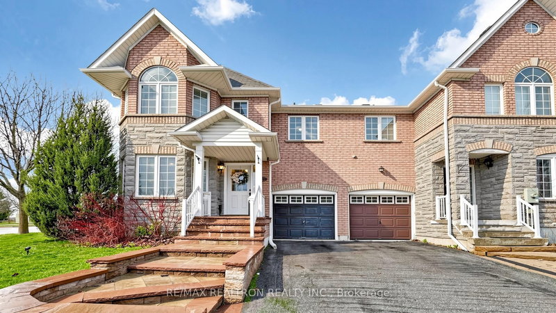 65 Red River Cres, Newmarket, L3X 2X2 | Image 2