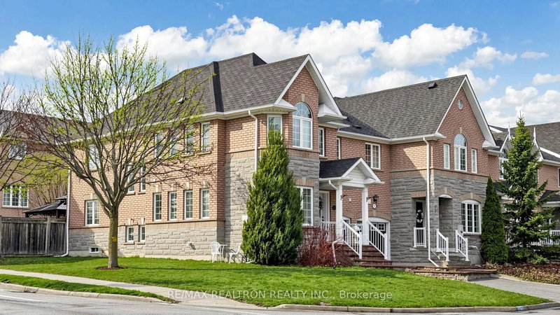 65 Red River Cres, Newmarket, L3X 2X2 | Image 3