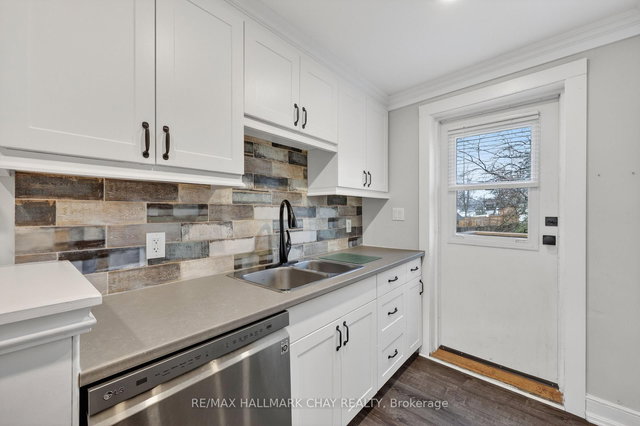 Upper Unit - 90 Church Street