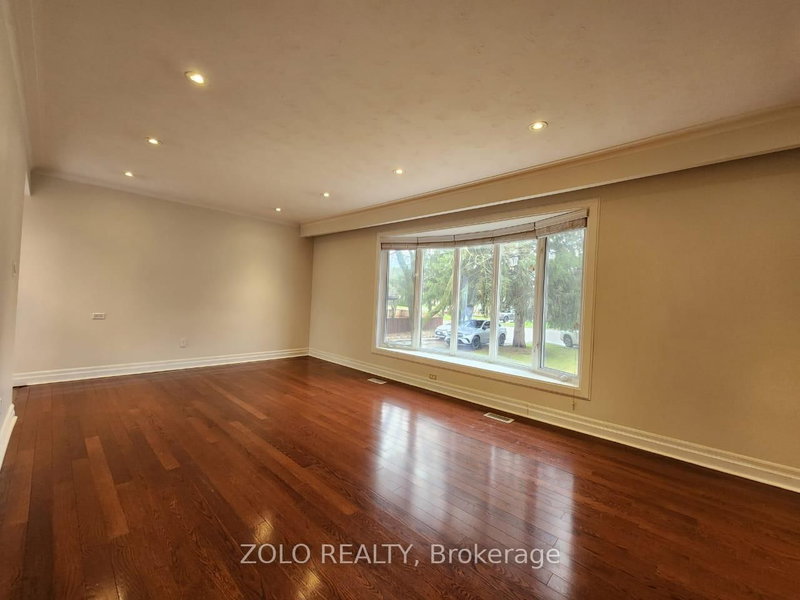 Main - 3 Cabot Crt, Aurora, L4G 2Y9 | Image 3