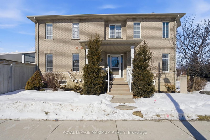 2 Castle Park Blvd, Vaughan, L4H 1M5 | Image 2
