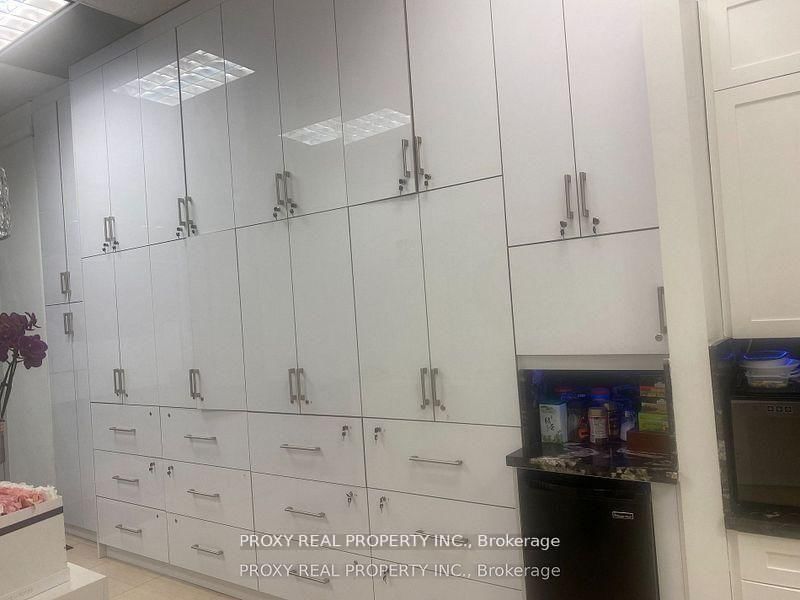 119 - 7163 Yonge St, Markham, L3T 0C6 | Image 2