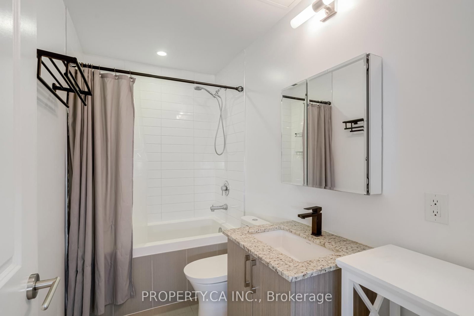 9600 Yonge Street, Unit 305B - Photo 20