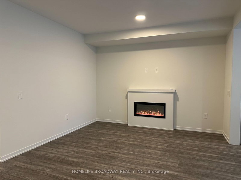 36 Helmkay Ave, Richmond Hill, L4E 1P4 | Image 3