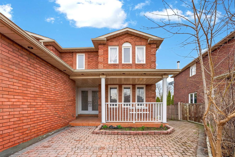 100 Bernard Ave, Richmond Hill, L4C 9Z5 | Image 2