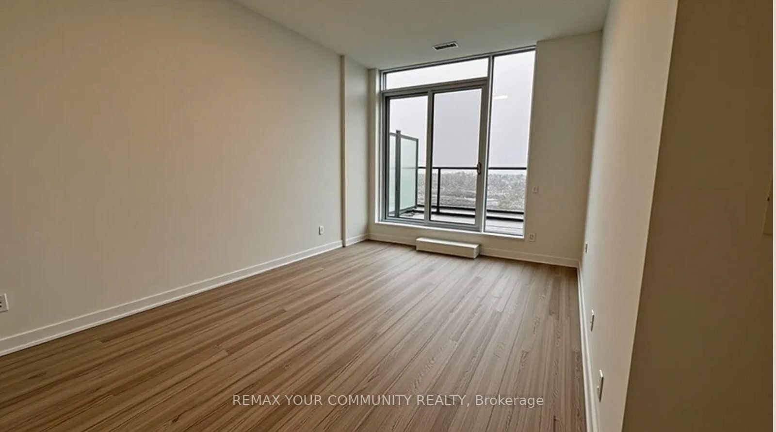 8188 Yonge Street, Unit 1004 - Photo 10