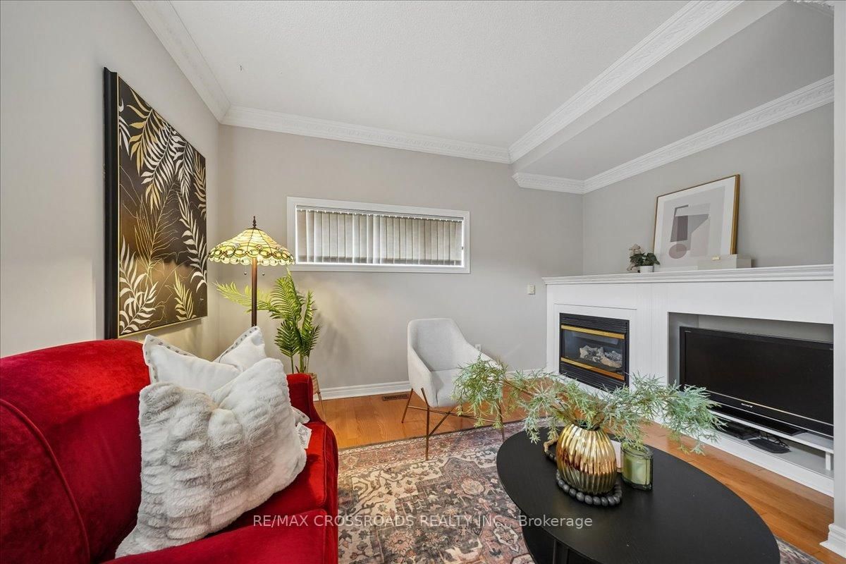 Detached House for sale at 11 Cottingham Street, Markham, Ontario, L6C 2V3 - Berczy - MLS: N13013376