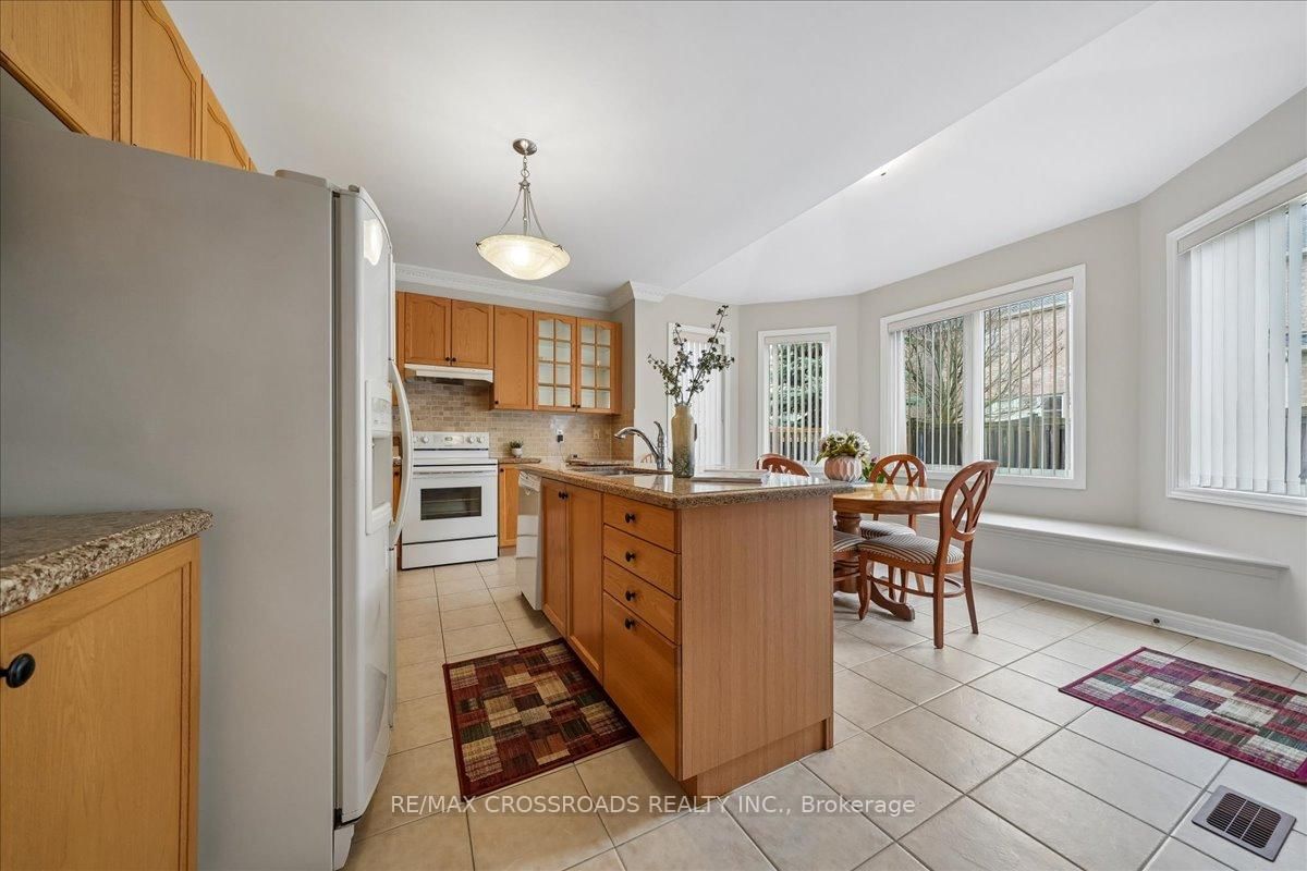 Detached House for sale at 11 Cottingham Street, Markham, Ontario, L6C 2V3 - Berczy - MLS: N13013376