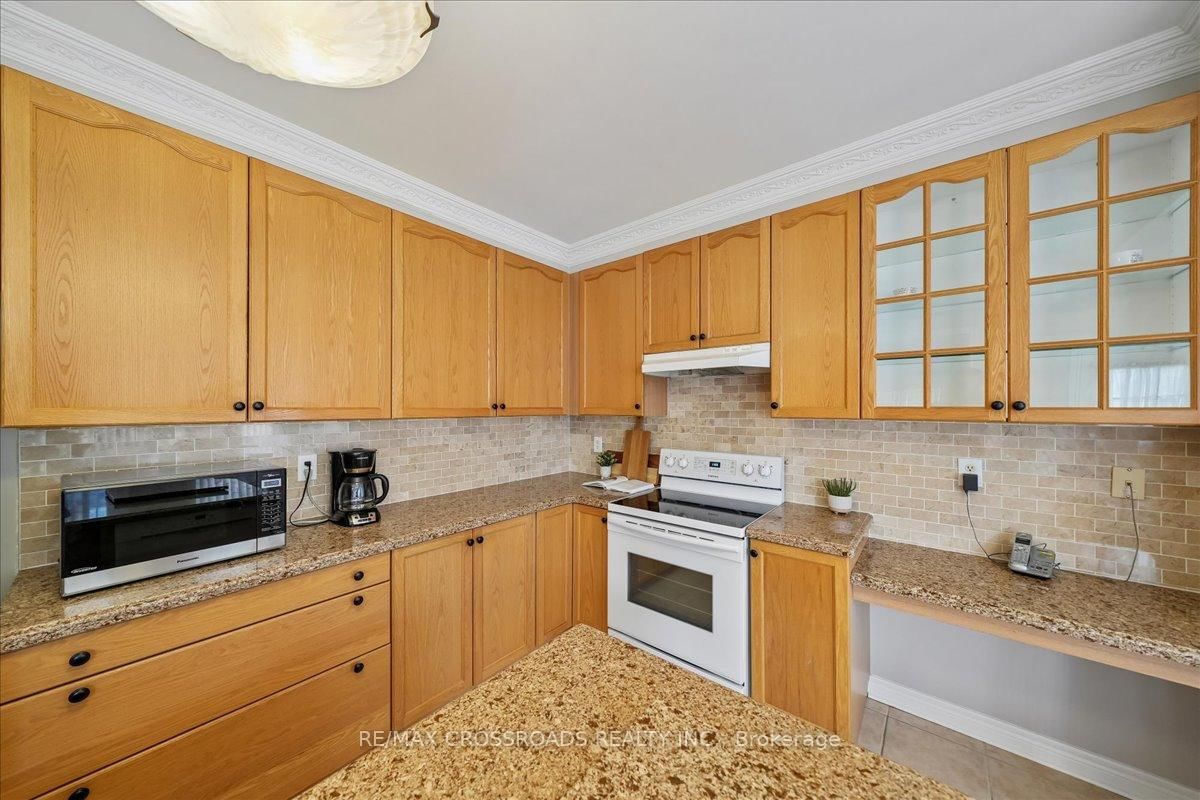 Detached House for sale at 11 Cottingham Street, Markham, Ontario, L6C 2V3 - Berczy - MLS: N13013376