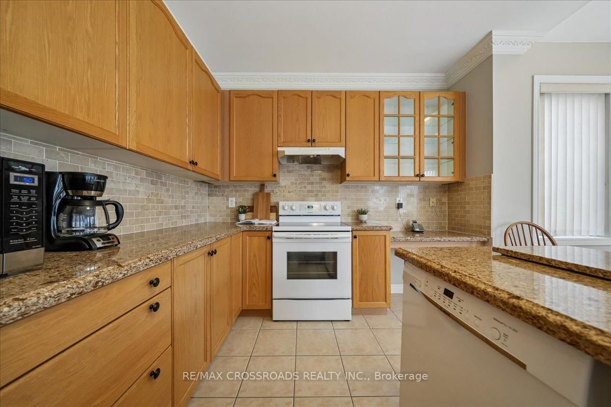 Detached House for sale at 11 Cottingham Street, Markham, Ontario, L6C 2V3 - Berczy - MLS: N13013376