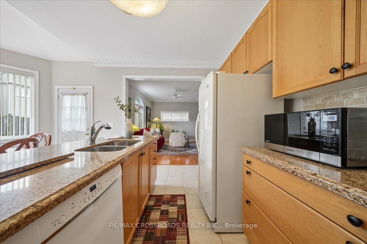 Detached House for sale at 11 Cottingham Street, Markham, Ontario, L6C 2V3 - Berczy - MLS: N13013376