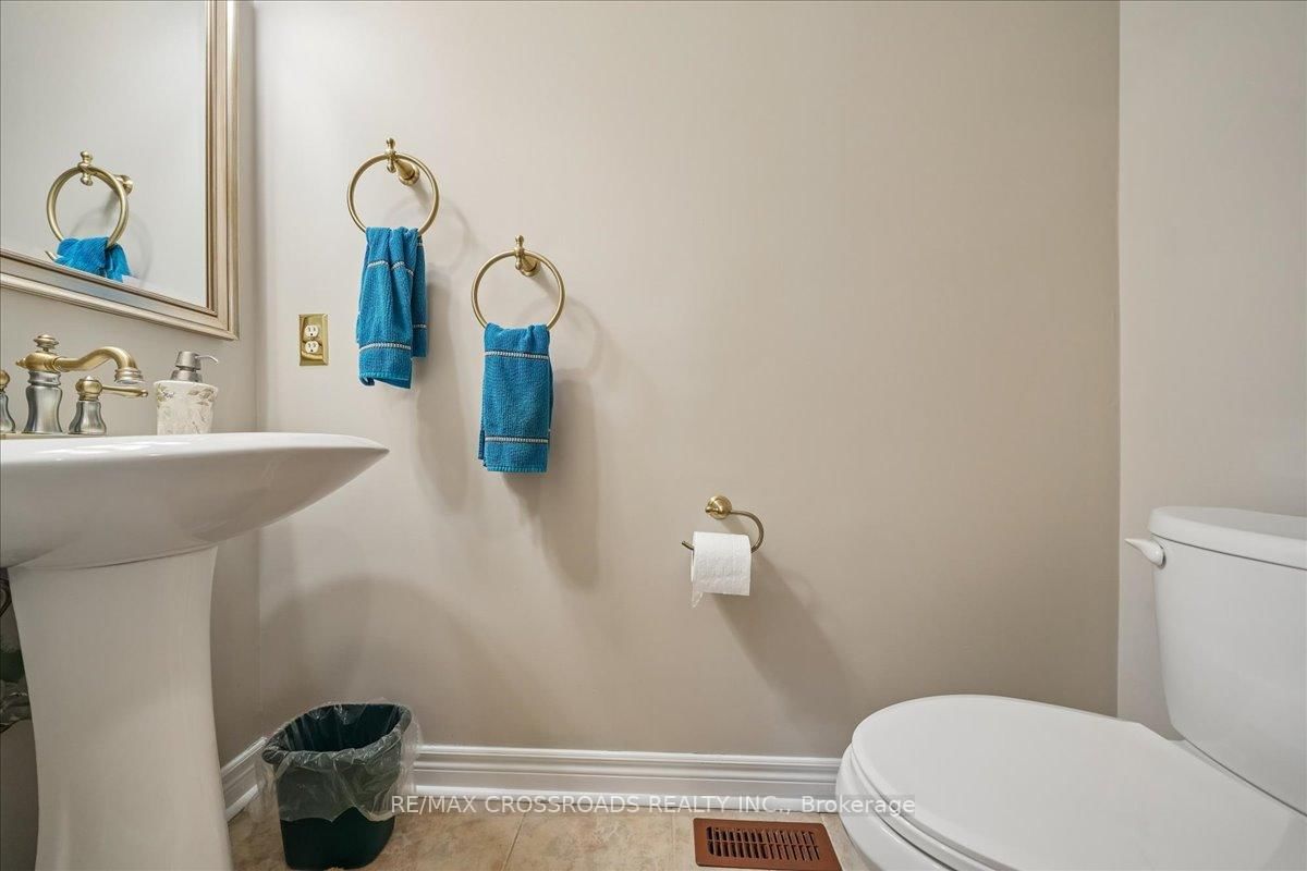 Detached House for sale at 11 Cottingham Street, Markham, Ontario, L6C 2V3 - Berczy - MLS: N13013376