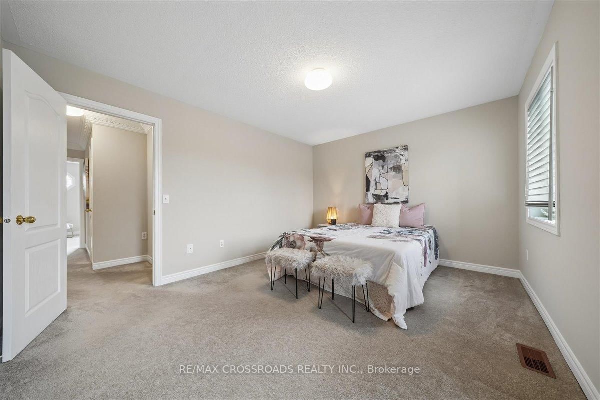 Detached House for sale at 11 Cottingham Street, Markham, Ontario, L6C 2V3 - Berczy - MLS: N13013376