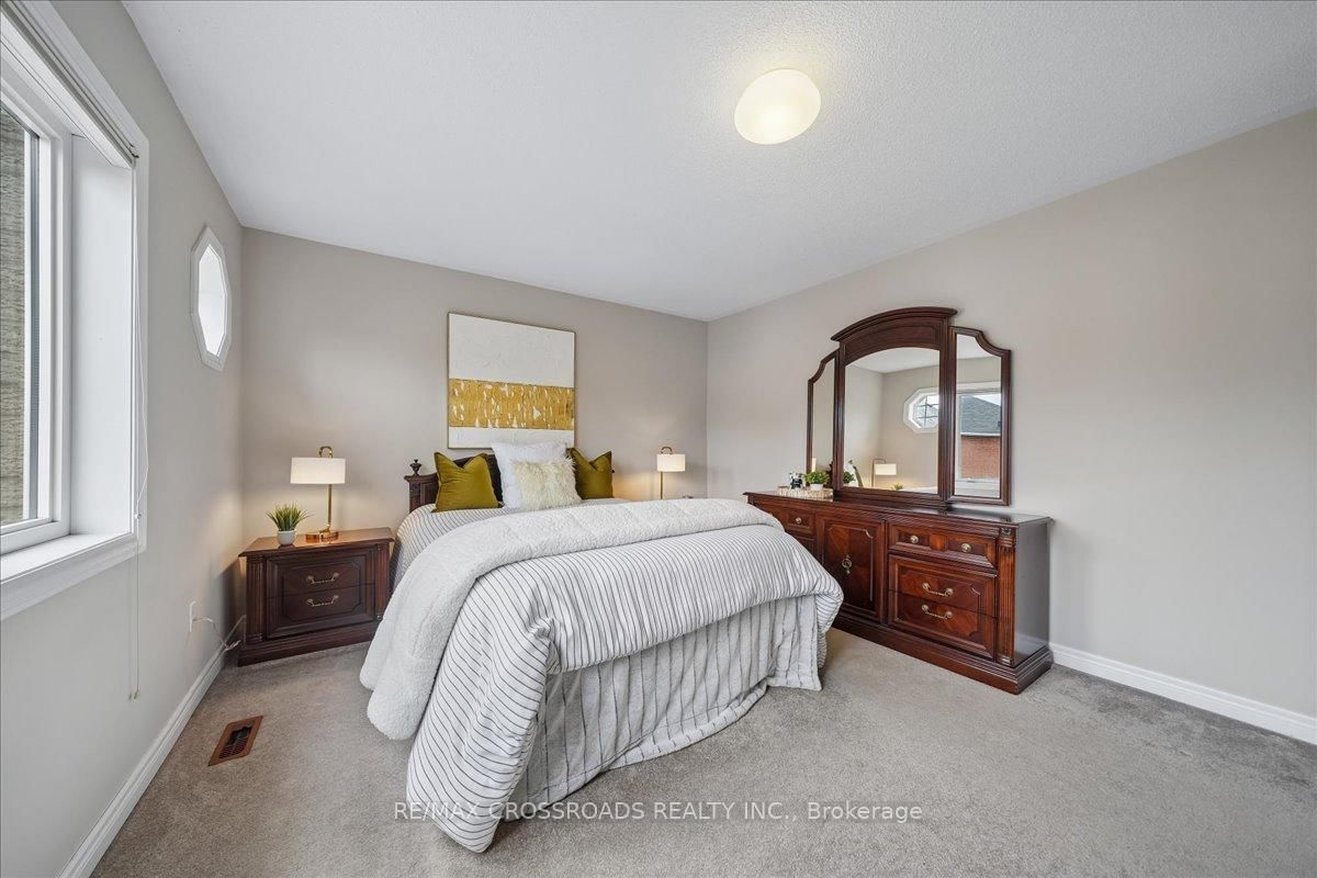 Detached House for sale at 11 Cottingham Street, Markham, Ontario, L6C 2V3 - Berczy - MLS: N13013376