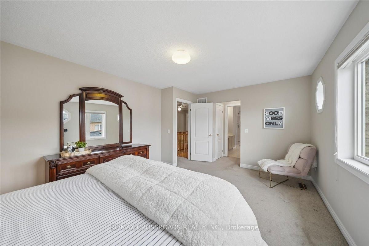 Detached House for sale at 11 Cottingham Street, Markham, Ontario, L6C 2V3 - Berczy - MLS: N13013376