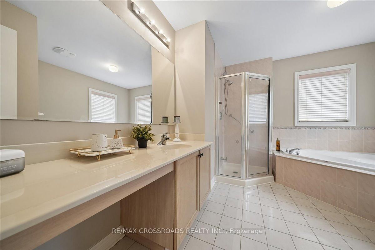 Detached House for sale at 11 Cottingham Street, Markham, Ontario, L6C 2V3 - Berczy - MLS: N13013376