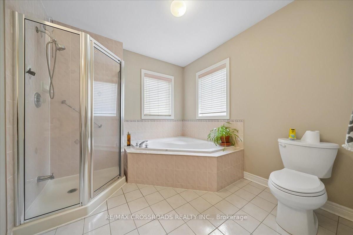 Detached House for sale at 11 Cottingham Street, Markham, Ontario, L6C 2V3 - Berczy - MLS: N13013376