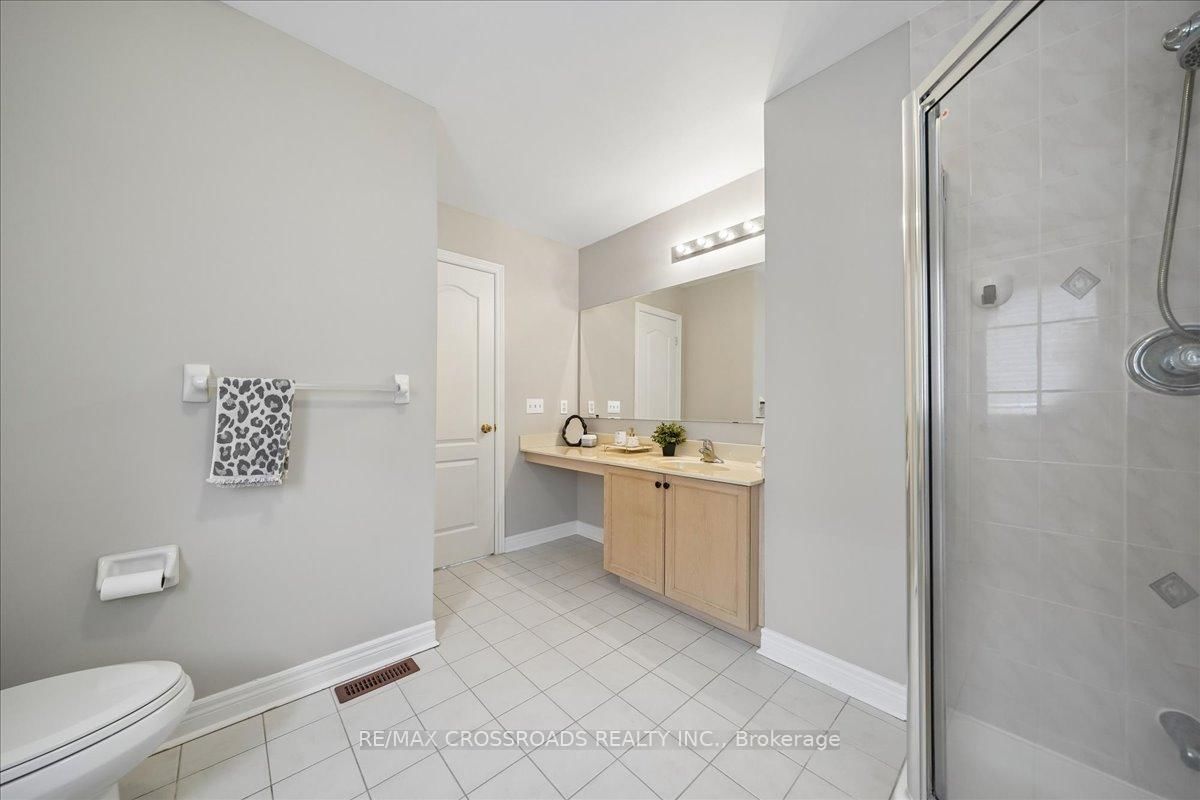 Detached House for sale at 11 Cottingham Street, Markham, Ontario, L6C 2V3 - Berczy - MLS: N13013376