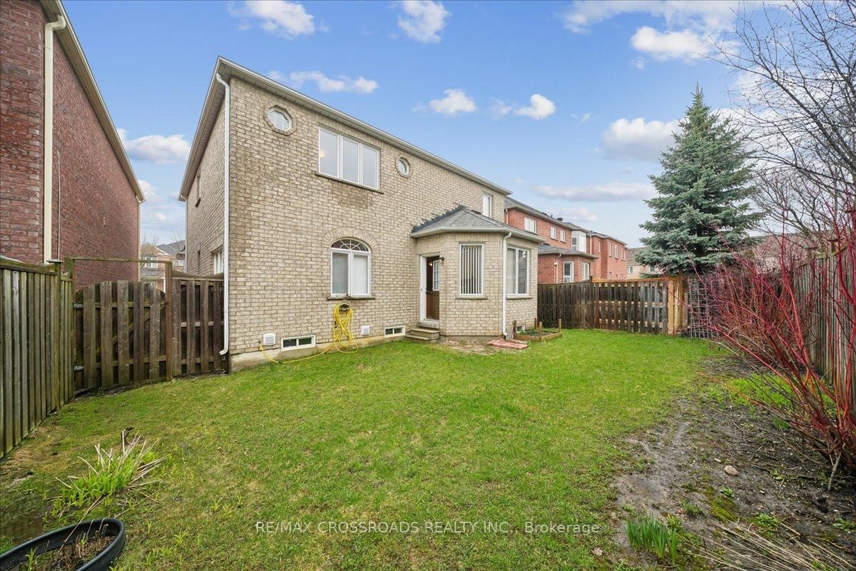 Detached House for sale at 11 Cottingham Street, Markham, Ontario, L6C 2V3 - Berczy - MLS: N13013376