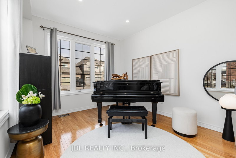 3 Mansard Dr, Richmond Hill, L4E 0L8 | Image 2