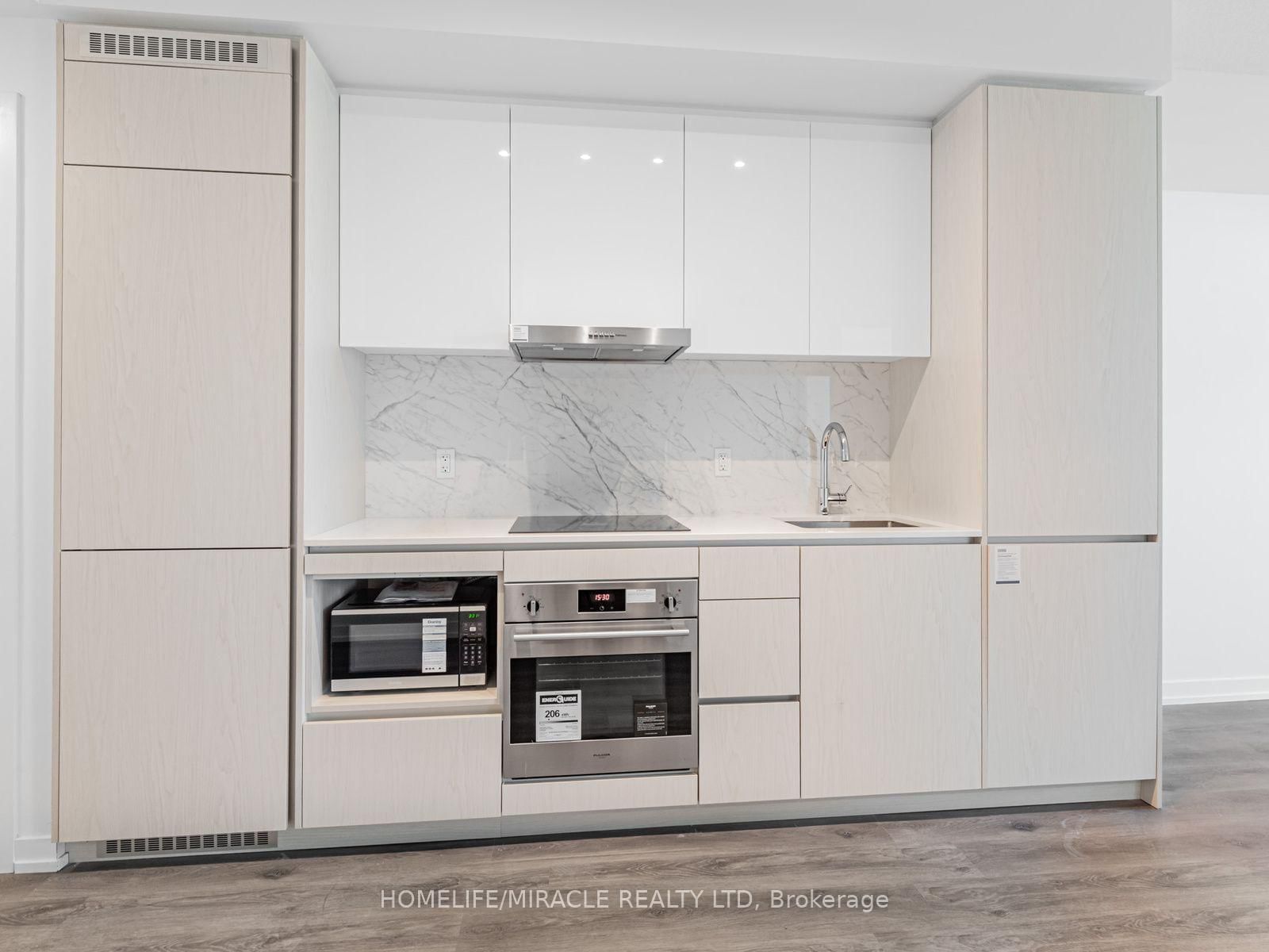 28 INTERCHANGE Way, Unit 2009 - Photo 11