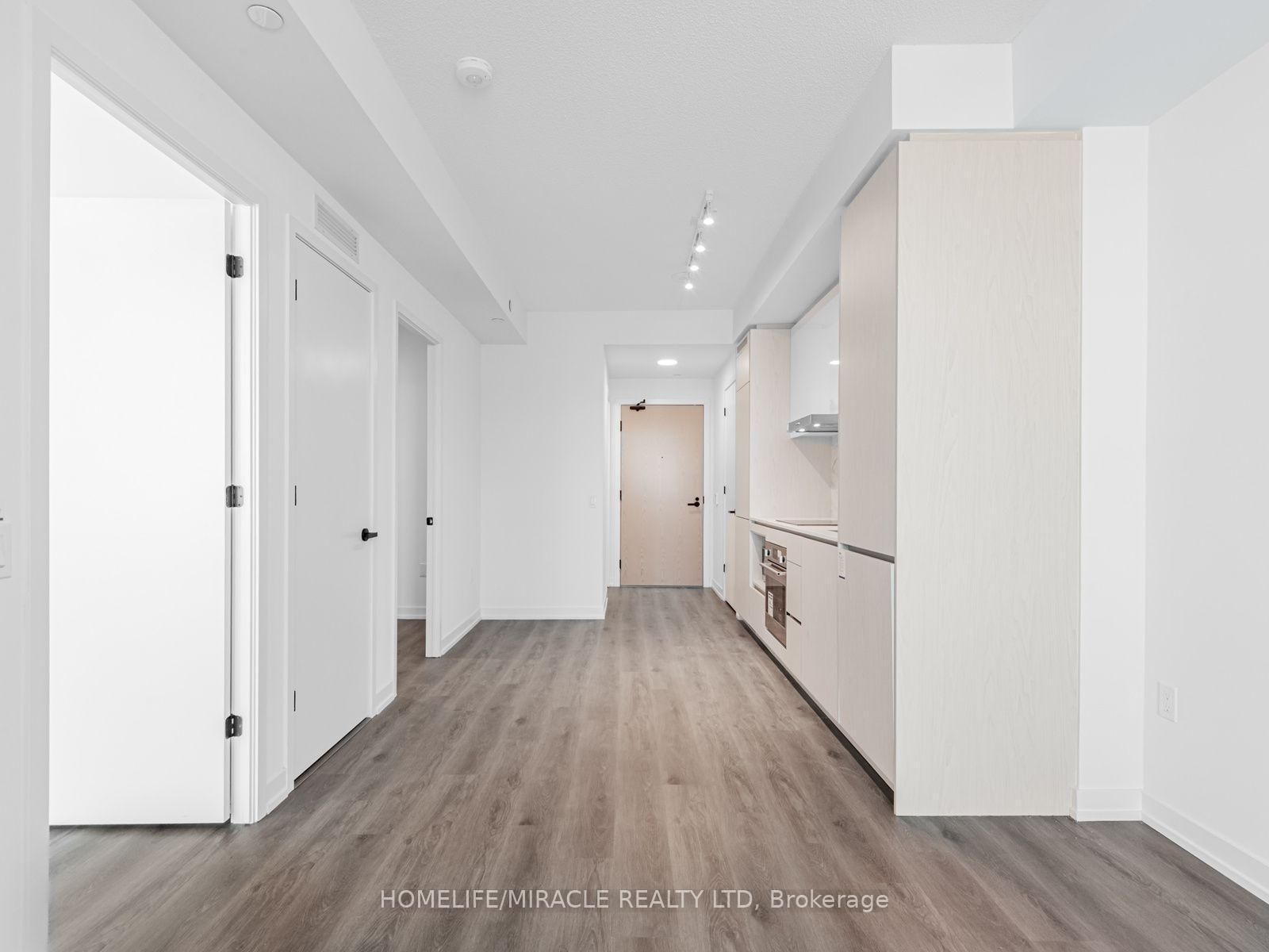 28 INTERCHANGE Way, Unit 2009 - Photo 3